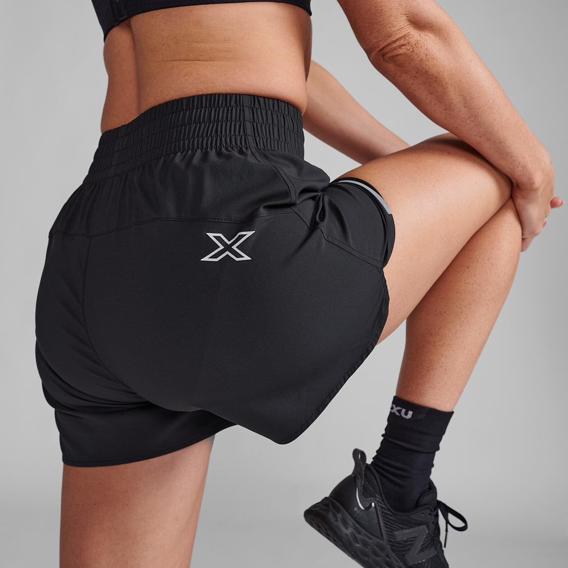 2XU Women Aero Hi-Rise 4 Inch Shorts - Black / Silver Reflective