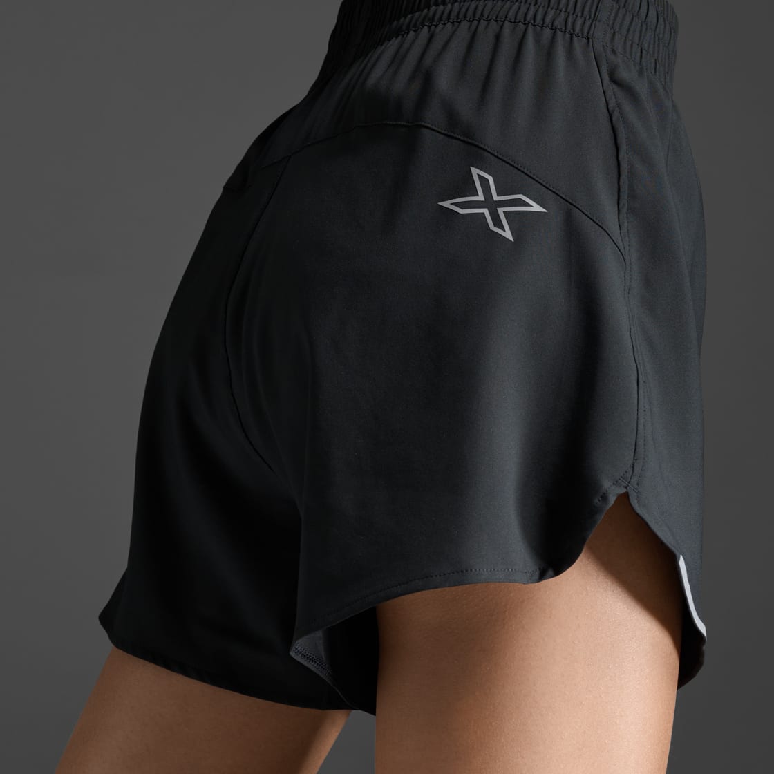2XU Women Aero Hi-Rise 4 Inch Shorts - Black / Silver Reflective