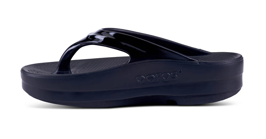 OOFOS Women OOmega Sandal - Black