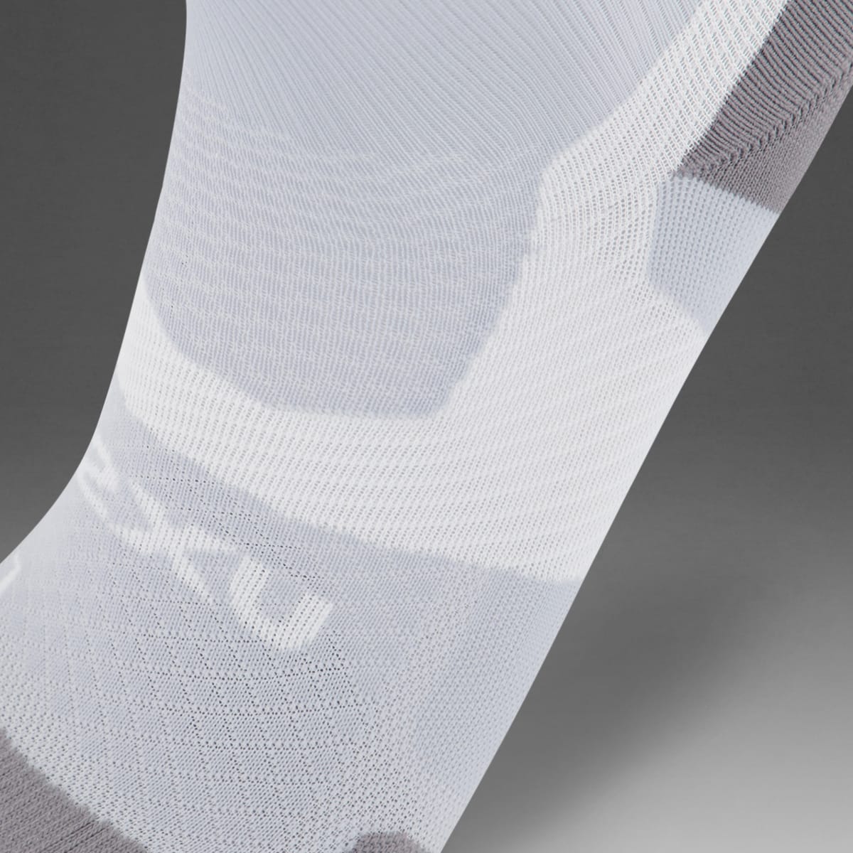2XU Unisex Vectr Light Cushion Crew Socks - Harbor Mist / White
