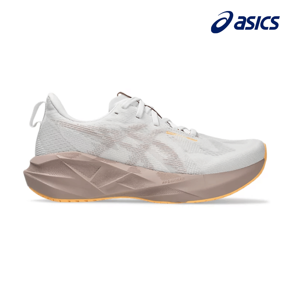 ASICS Women Novablast 5 Wide - White / Fawn