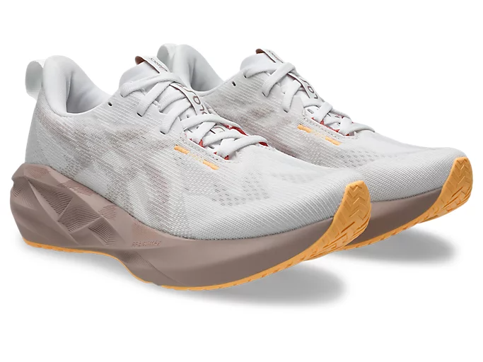 ASICS Women Novablast 5 Wide - White / Fawn