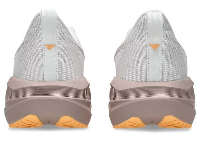 ASICS Women Novablast 5 Wide - White / Fawn