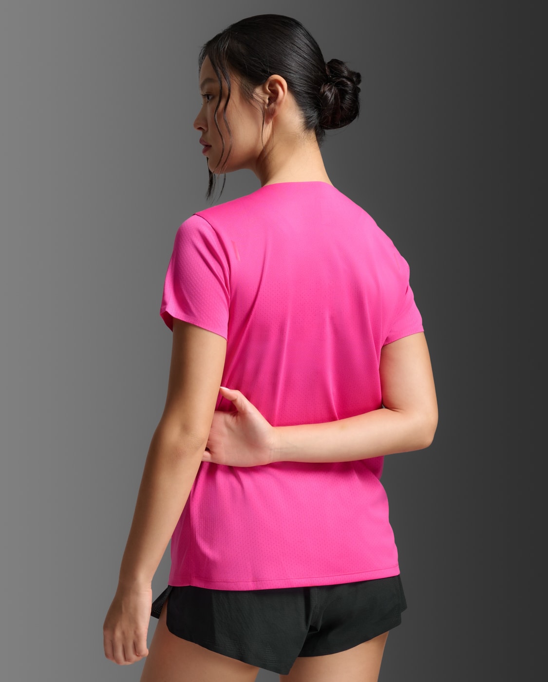 2XU Women Light Speed Tech Tee - Fuchsia / Fuchsia Reflective