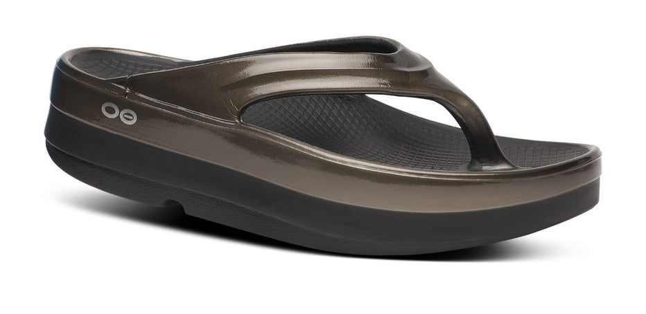 OOFOS Women OOmega Luxe Sandal - Titanium Mirror