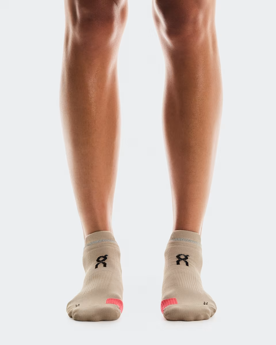 On Unisex Performance Run Sock Low - Dessert / Pink
