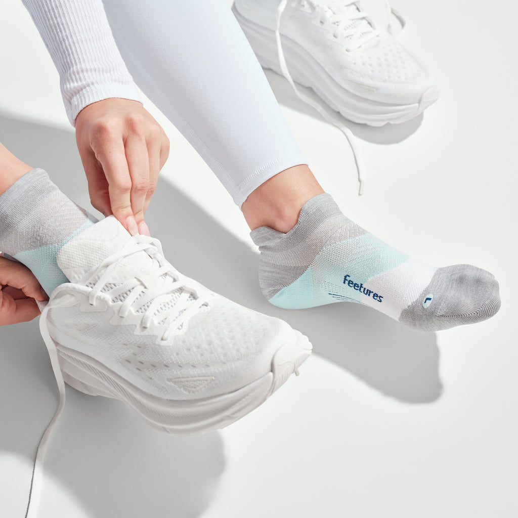Feetures Active Elite Ultra Light Cushion No Show Tab - Gray Sky
