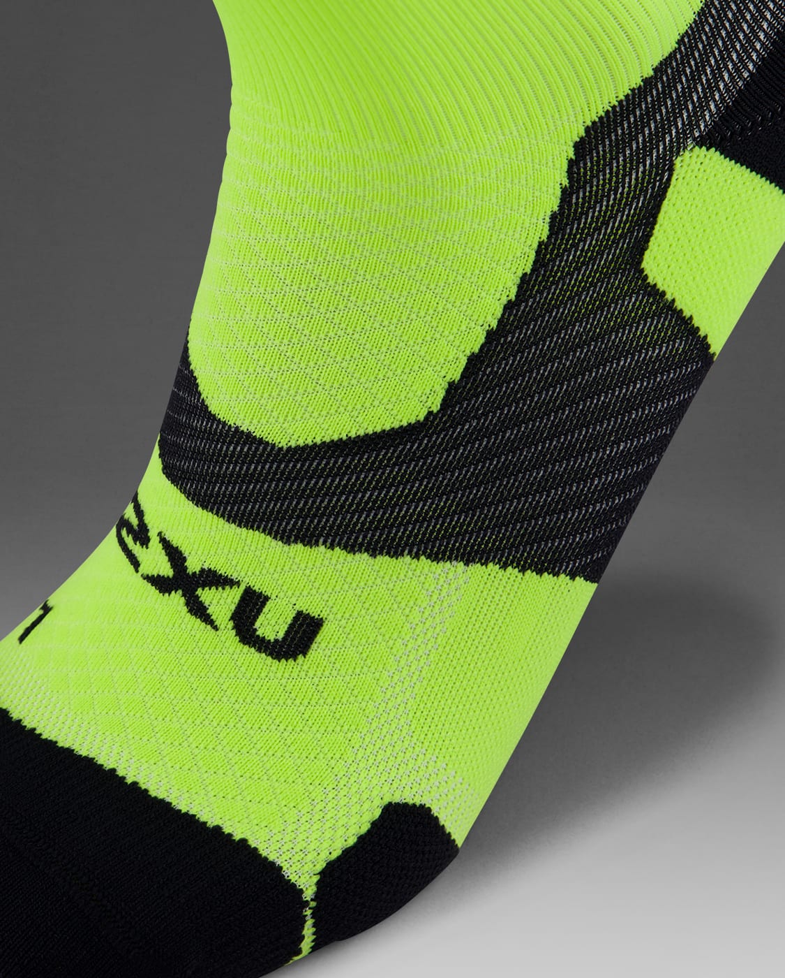 2XU Unisex Vectr Light Cushion Crew Socks - Volt / Black