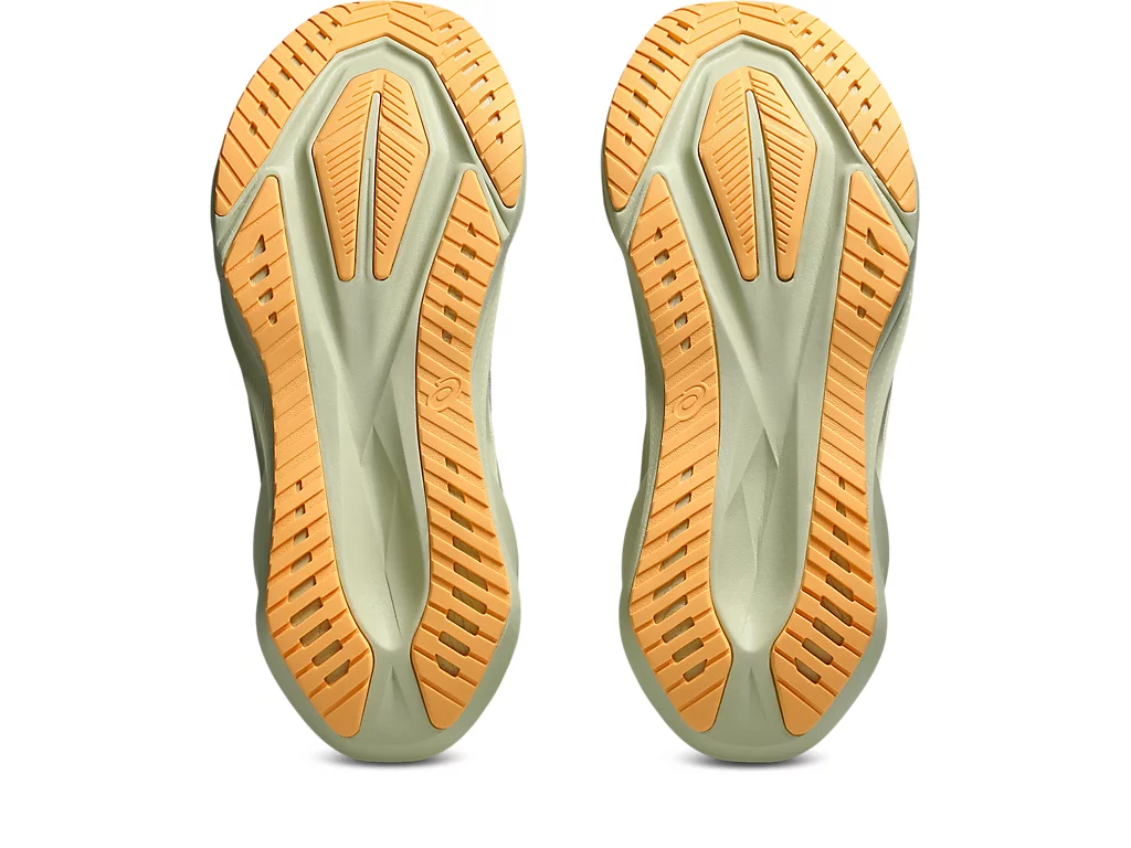 ASICS Men Novablast 5 Wide - White / Fawn