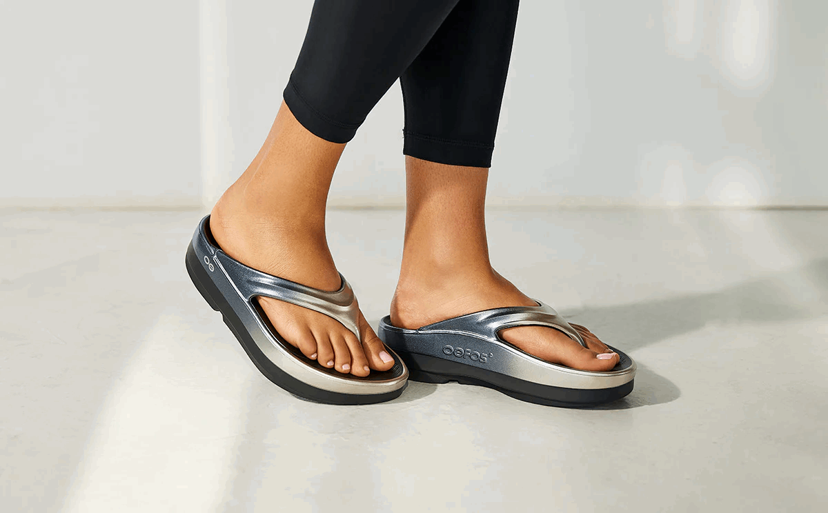 OOFOS Women OOmega Luxe - Latte Fade