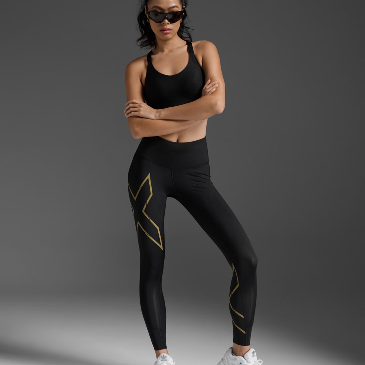 2XU Women Light Speed Mid-Rise Compression Tights - Black / Gold Reflective