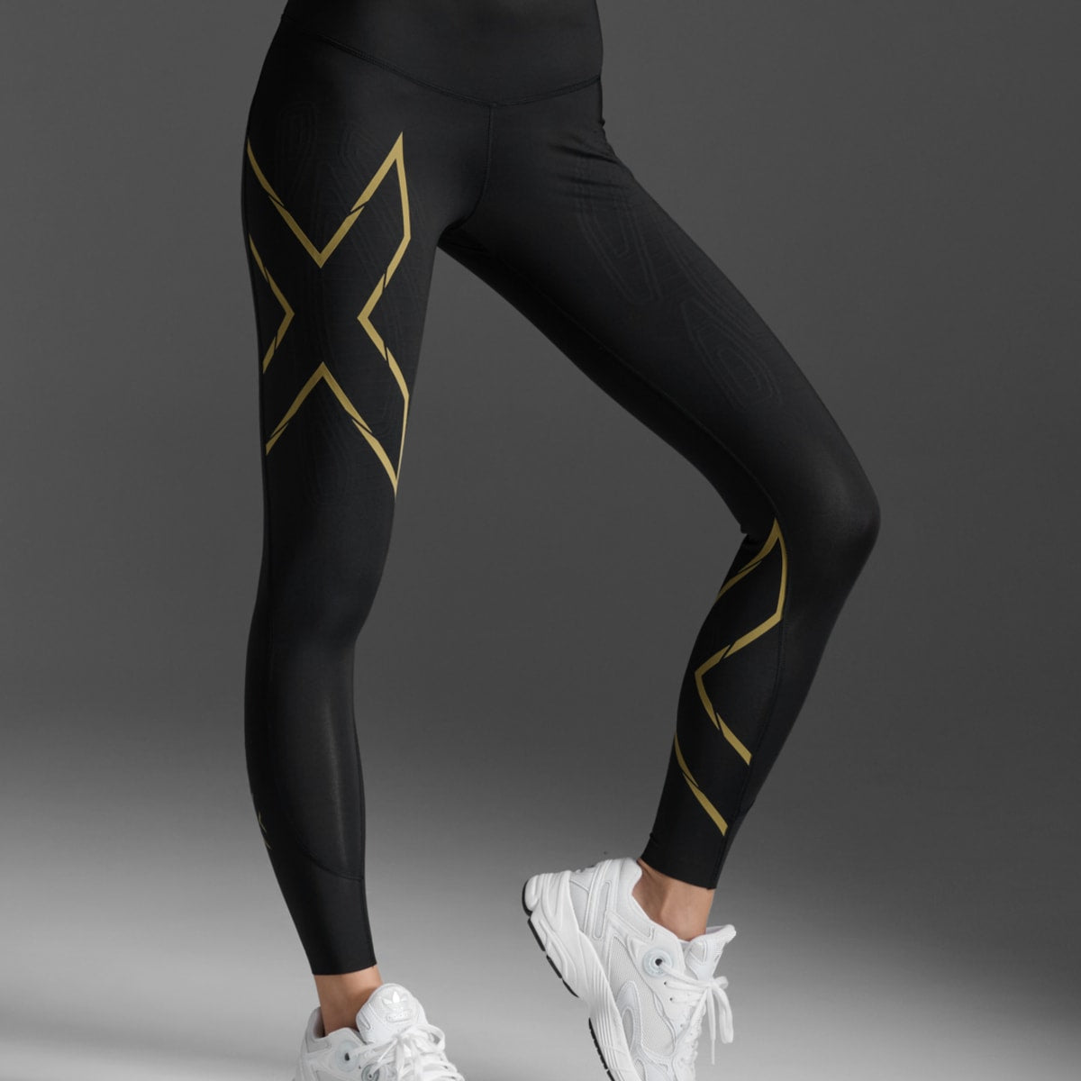 2XU Women Light Speed Mid-Rise Compression Tights - Black / Gold Reflective