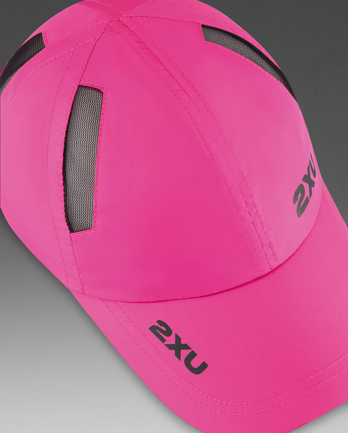 2XU Unisex Run Cap - Fuchsia / Black