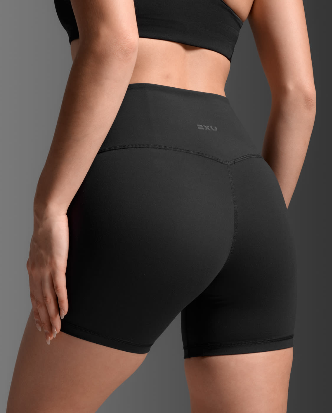 2XU Women Fluid Hi-Rise 5 Inch Shorts - Black / Black