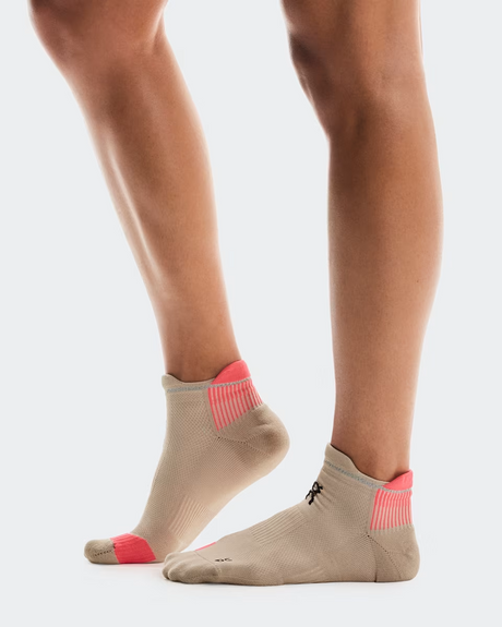 On Unisex Performance Run Sock Low - Dessert / Pink