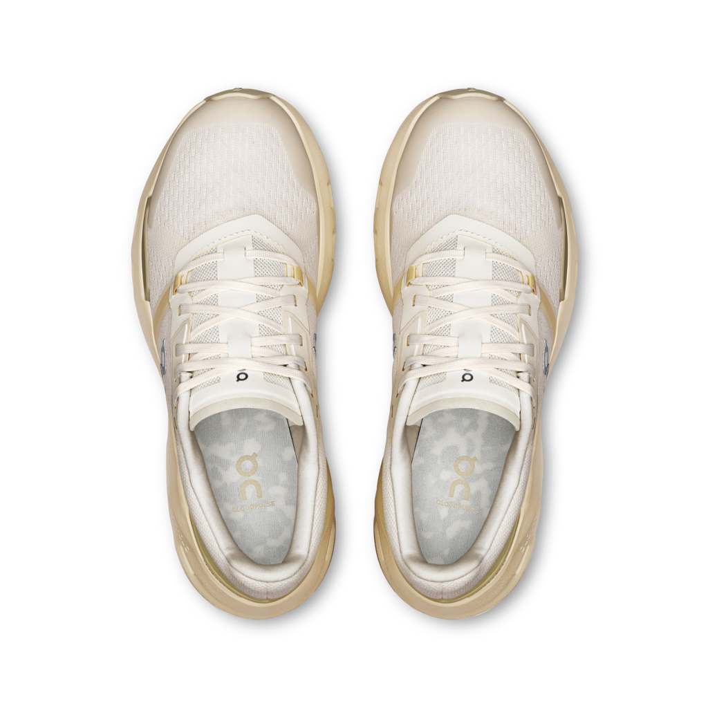 On Women Cloudpulse - Ivory / Tumeric