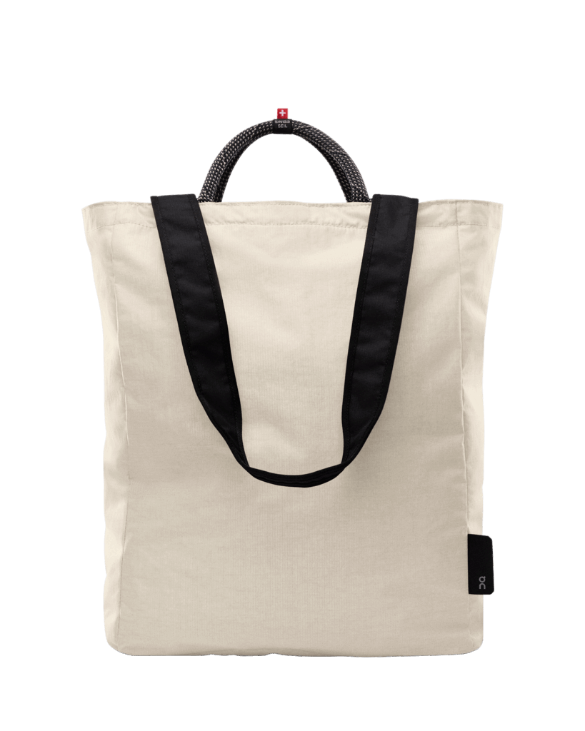 On Unisex Tote Pack 25L - Cream / Black