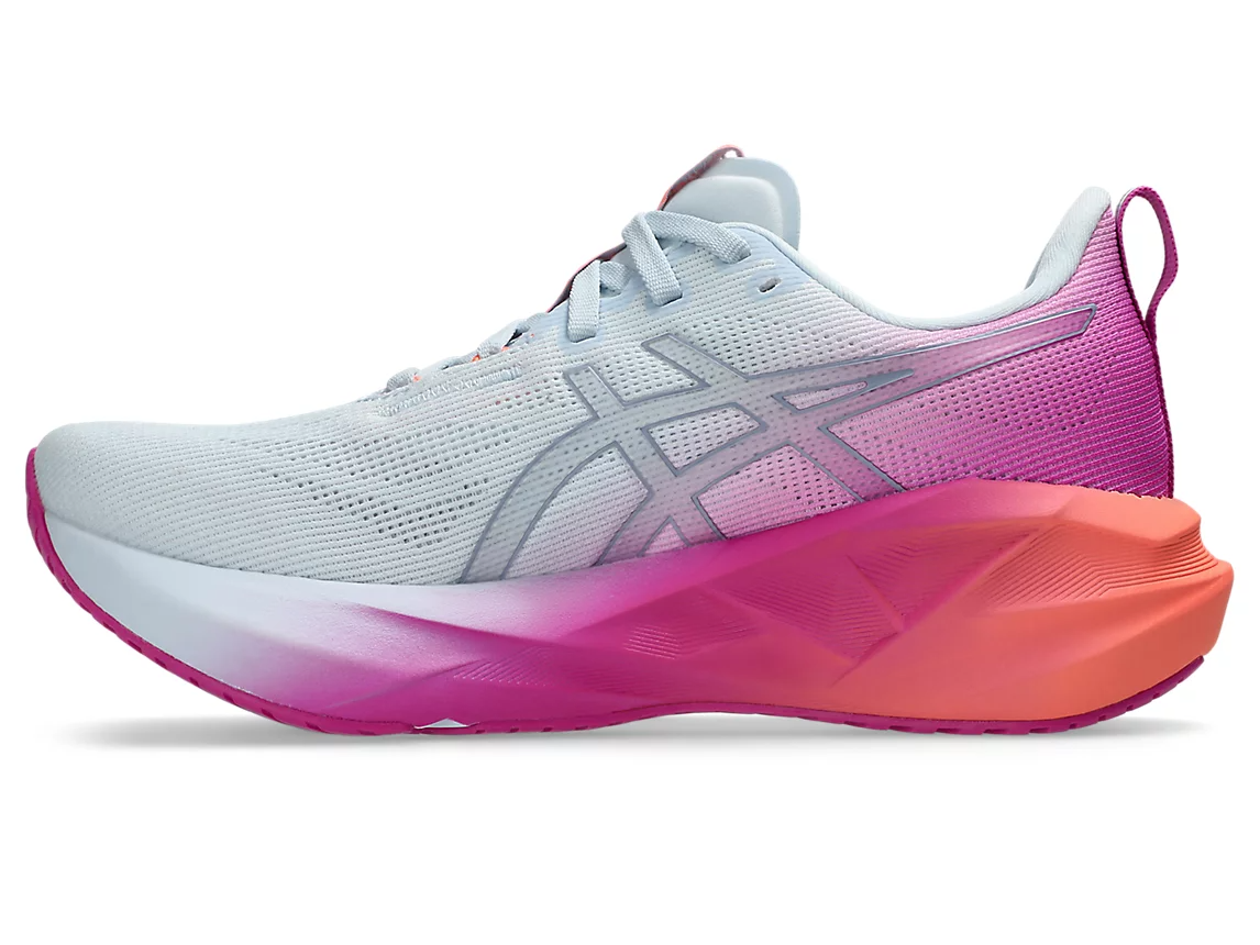ASICS Women Novablast 5 - Sky / Digital Sakura