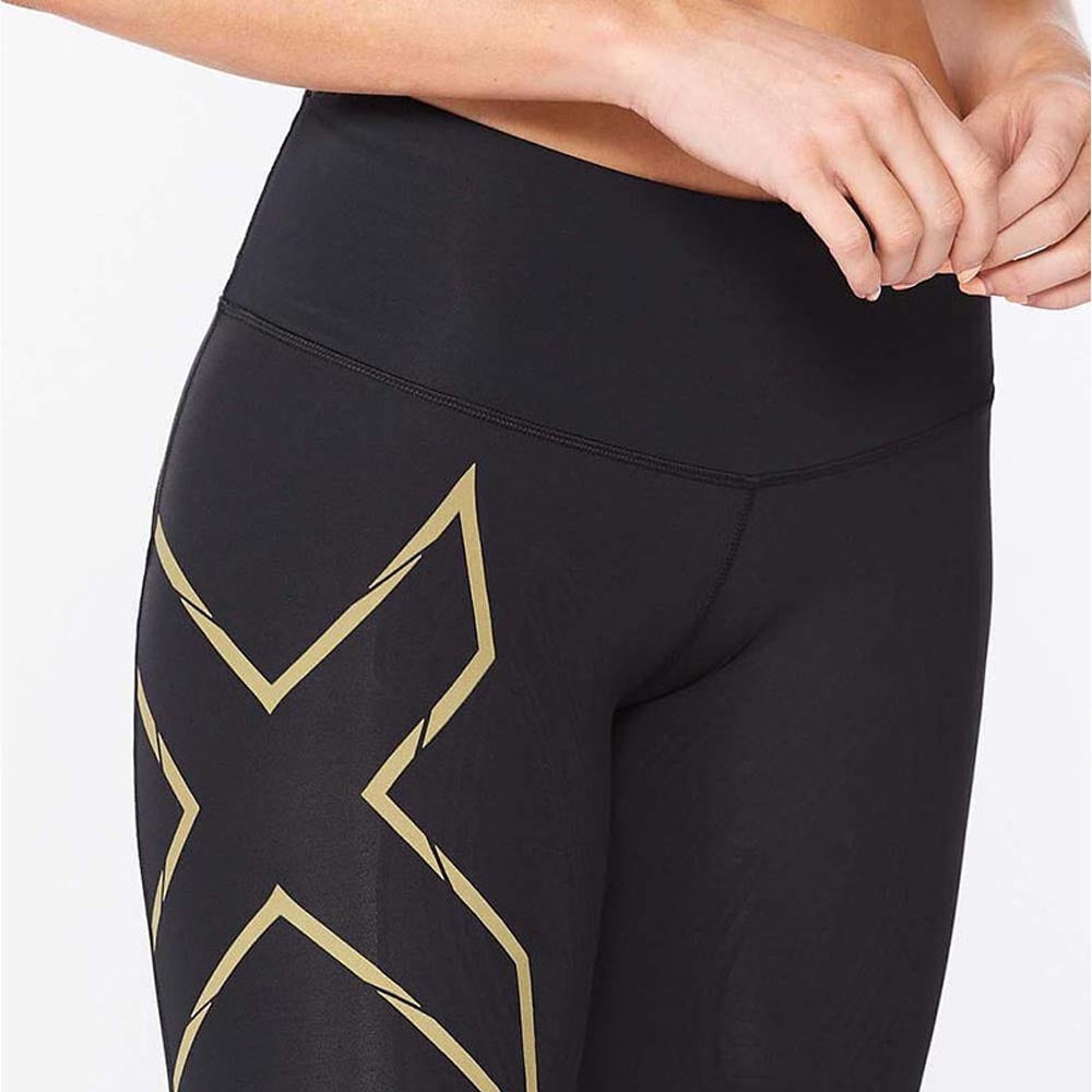 2XU Women Light Speed Mid-Rise Compression Short - Black / Gold