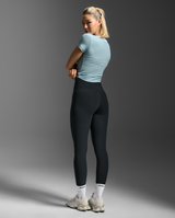 2XU Women Fluid Ribbed Crop Tee - Chambray / White